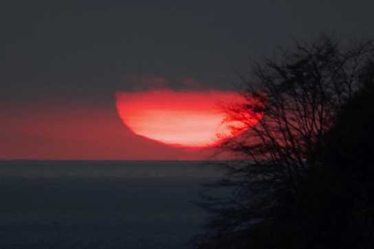 12 November 2022 - 07:27:37

---------------------------
Sunrise over the sea from Dartmouth